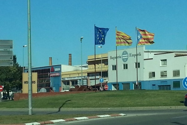 Bandera estelada en un municipio del PSC